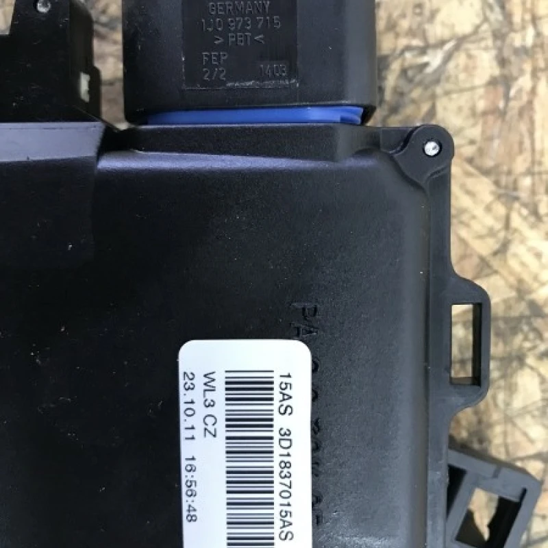Iala broasca usa stanga fata / Volkswagen Golf Plus MK6 2012 / Caroserie, oglinzi si faruri