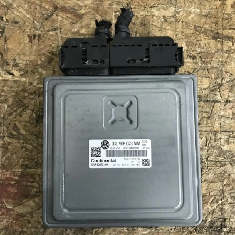 Calculator motor ECU Volkswagen 
