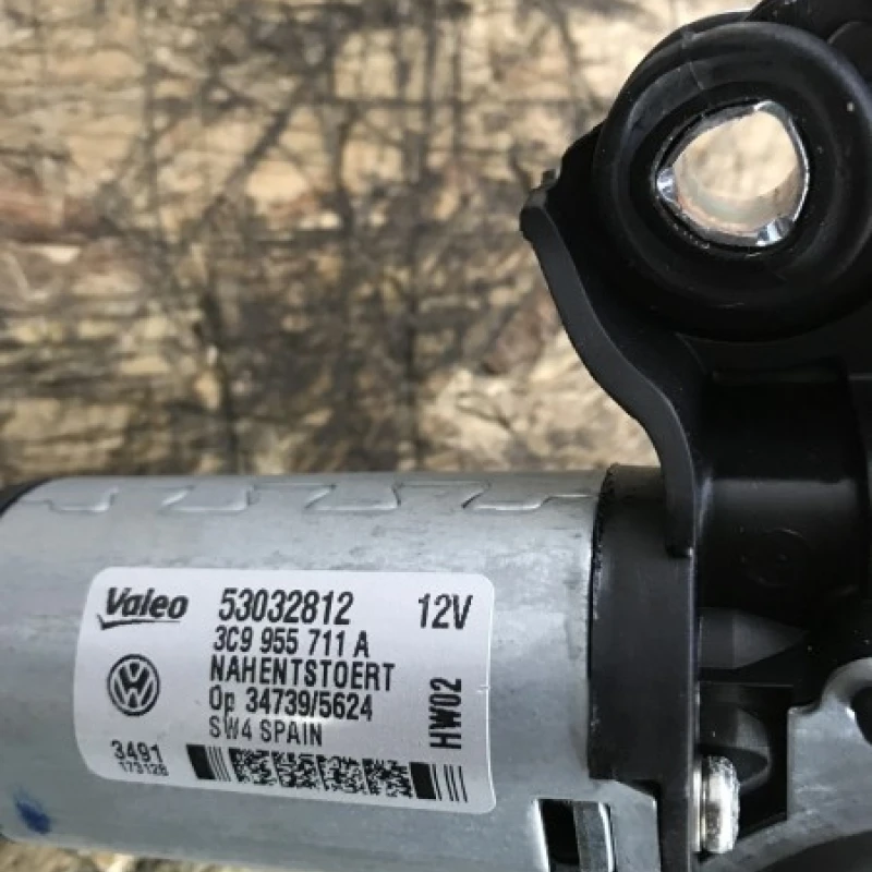 Motoras stergator haion / Volkswagen Passat B7 2012 / Caroserie, oglinzi si faruri