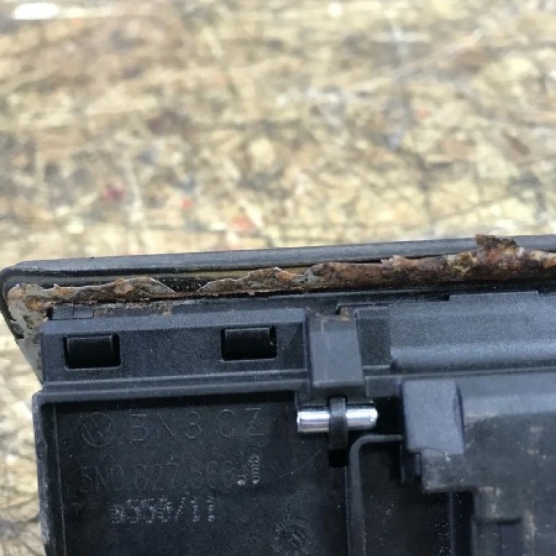 Maner deschidere haion / Volkswagen Passat B7 2012 / Caroserie, oglinzi si faruri