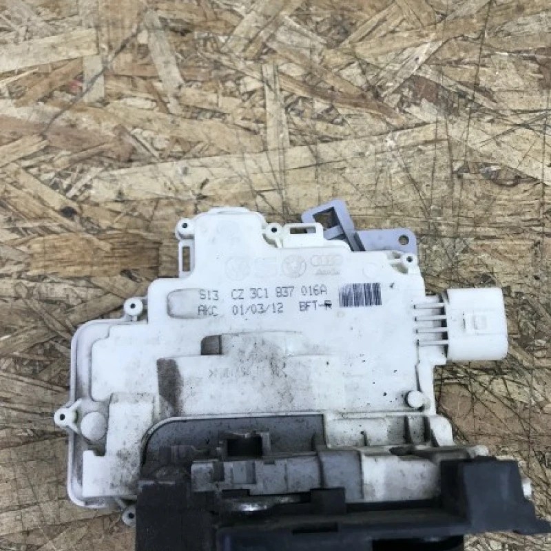 Iala broasca usa dreapta fata Volkswagen Passat B7 2012