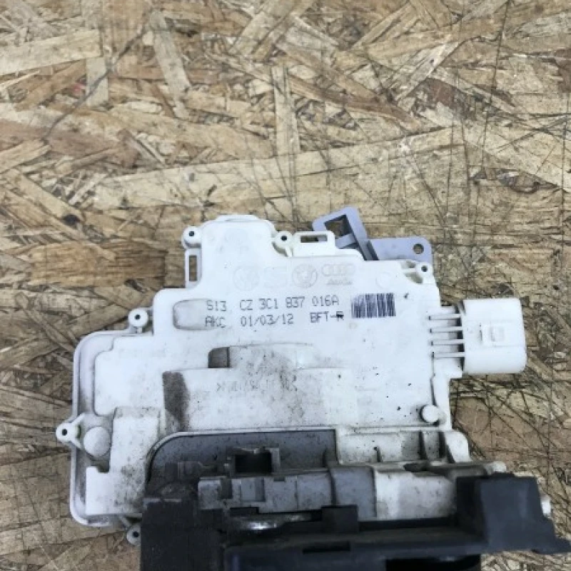 Iala broasca usa dreapta fata Volkswagen 