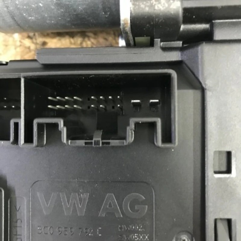 Modul confort usa dreapta fata / Volkswagen Passat B7 2012 / Caroserie, oglinzi si faruri
