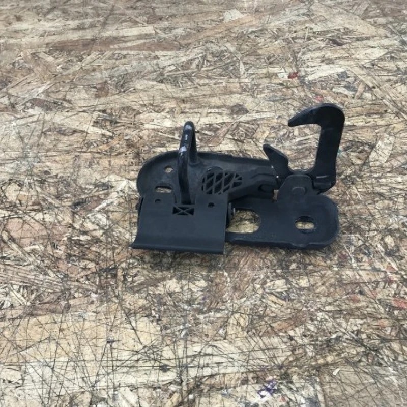 Incuietoare capota / Volkswagen Golf Plus MK6 2012 / Caroserie, oglinzi si faruri