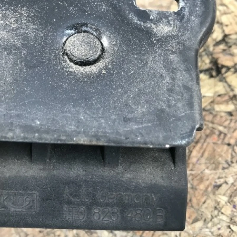 Incuietoare capota / Volkswagen Golf Plus MK6 2012 / Caroserie, oglinzi si faruri