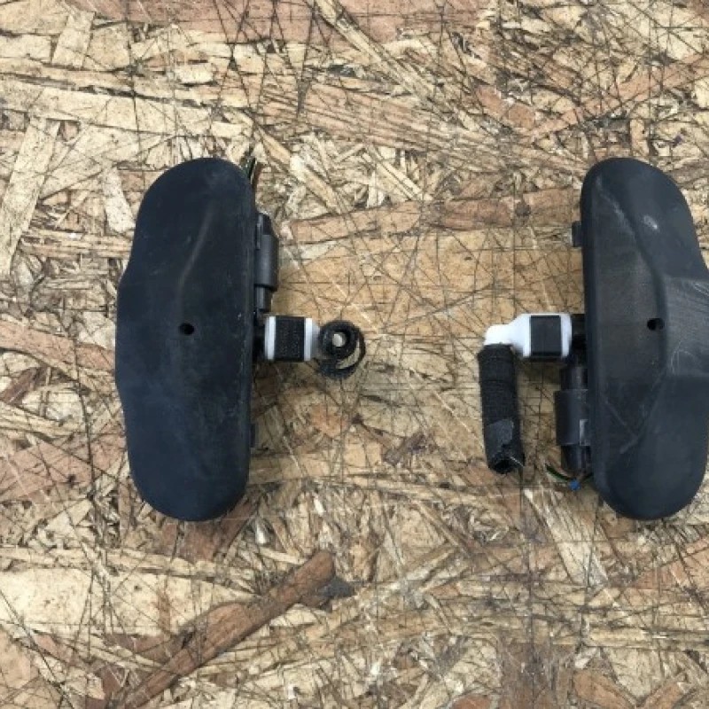 Diuze parbriz cu incalzire Volkswagen Golf Plus MK6 2012