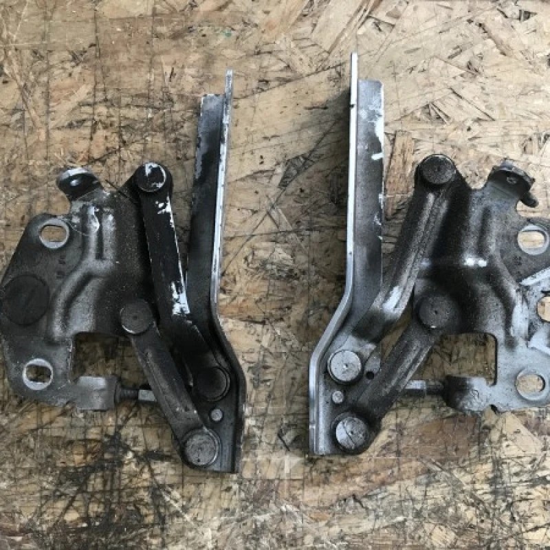 Balamale capota / Volkswagen Passat B6 2007 / Caroserie, oglinzi si faruri