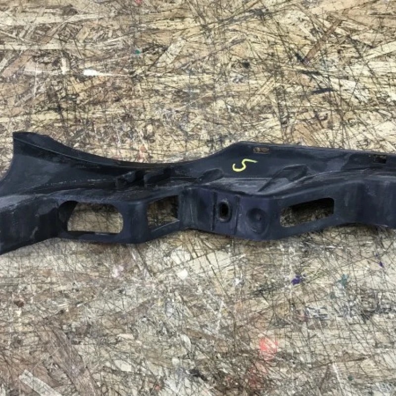 Suport far stanga / Volkswagen Passat B6 2007 / Caroserie, oglinzi si faruri