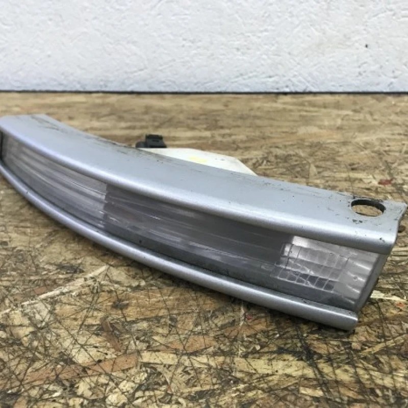 Semnalizare stanga / Volkswagen Passat B6 2007 / Caroserie, oglinzi si faruri