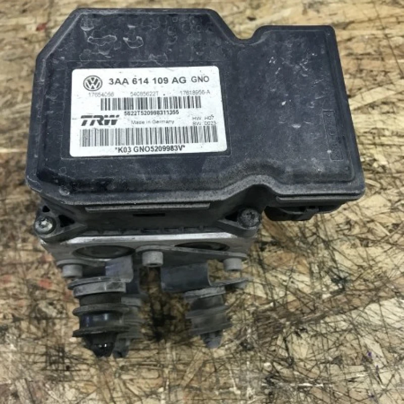 Pompa ABS / Volkswagen Passat B7 2012 / Frane