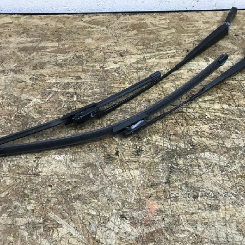 Brate stergatoare fata Volkswagen 