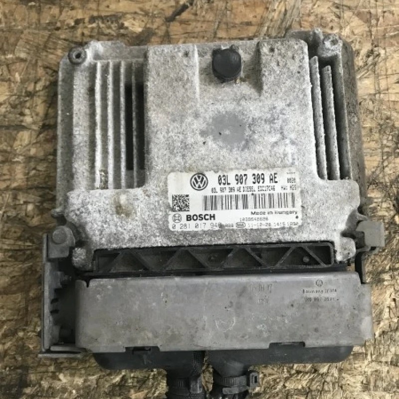Calculator motor ECU / Volkswagen Passat B7 2012 / Audio si electronice