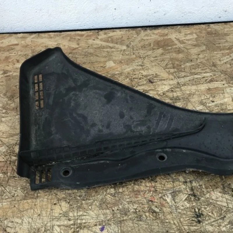 Grila stergatoare stanga / BMW Seria 5 F11 2012 / Caroserie, oglinzi si faruri