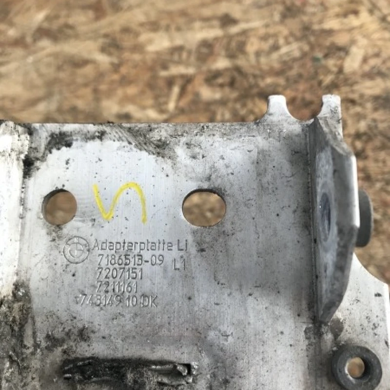 Suport radiator stanga / BMW Seria 5 F11 2012 / Caroserie, oglinzi si faruri