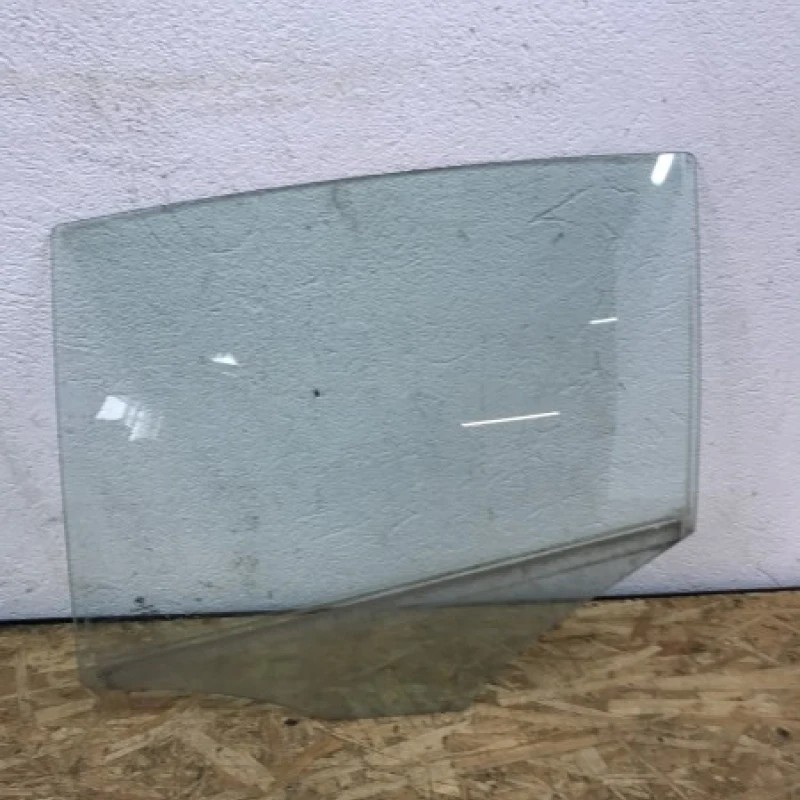 Geam stanga spate BMW Seria 1 E87 LCI 2009