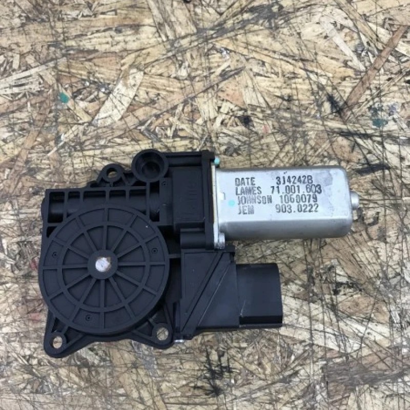Motoras usa dreapta spate BMW Seria 1 E87 LCI 2009