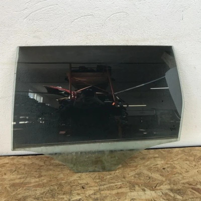 Geam stanga spate / Volkswagen Passat B6 2010 / Caroserie, oglinzi si faruri