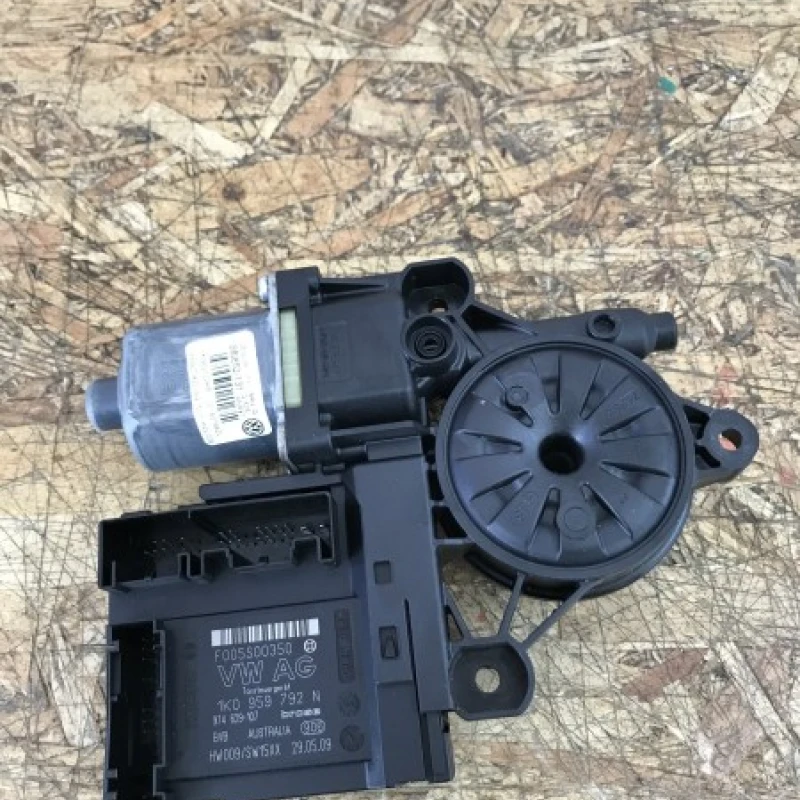 Modul/Motoras usa dreapta fata Volkswagen 