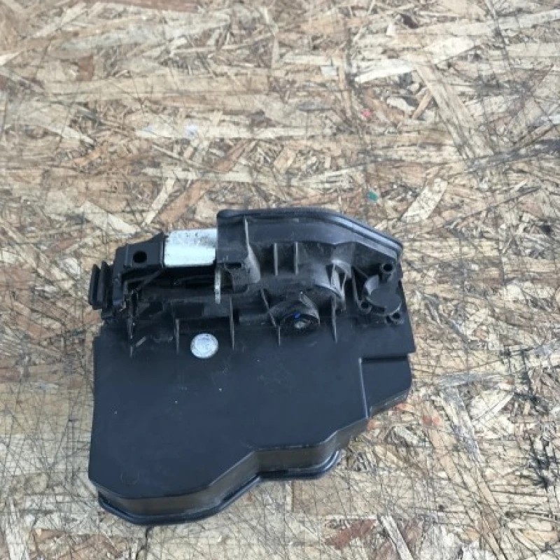 Iala încuietoare usa dreapta fata BMW Seria 1 E82 2010