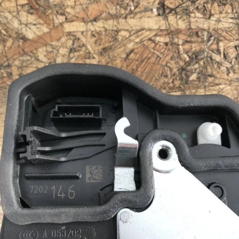 Iala încuietoare usa dreapta fata / BMW Seria 1 E82 2010 / Caroserie, oglinzi si faruri