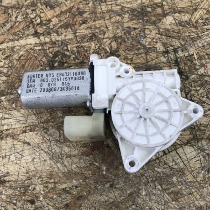 Motoras geam usa stanga fata BMW Seria 1 E82 2010