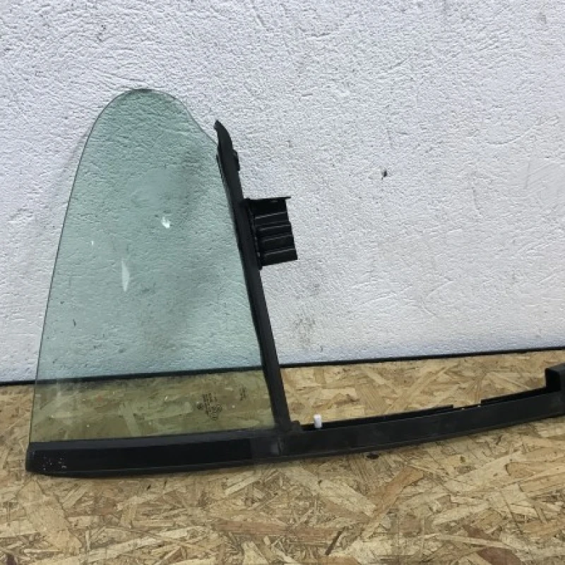 Geam mic stanga spate Volkswagen 