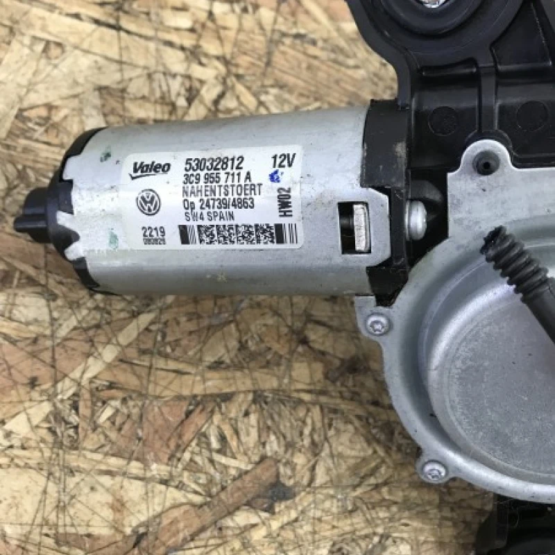 Motoras stergator gaion / Volkswagen Passat B6 2010 / Caroserie, oglinzi si faruri