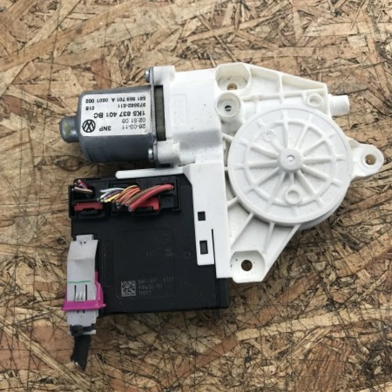 Modul confort usa stanga fata / Volkswagen Golf MK6 2011 / Audio si electronice