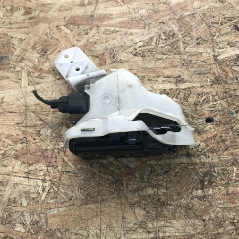 Iala broasca usa stanga spate / Volkswagen Golf MK6 2011 / Caroserie, oglinzi si faruri