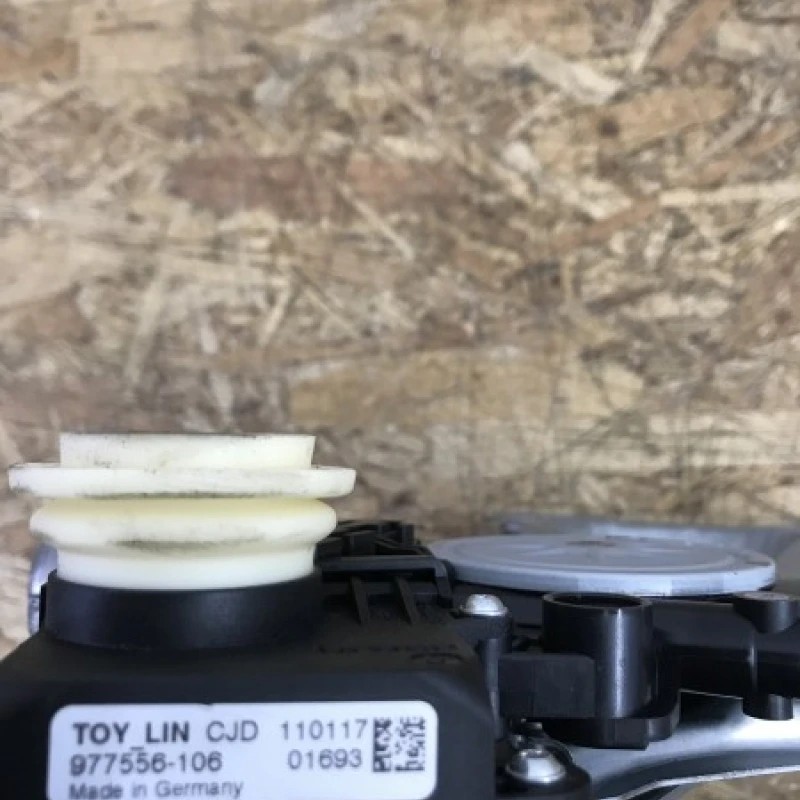 Macara geam stanga spate cu modul / Toyota Avensis T27 2010 / Caroserie, oglinzi si faruri