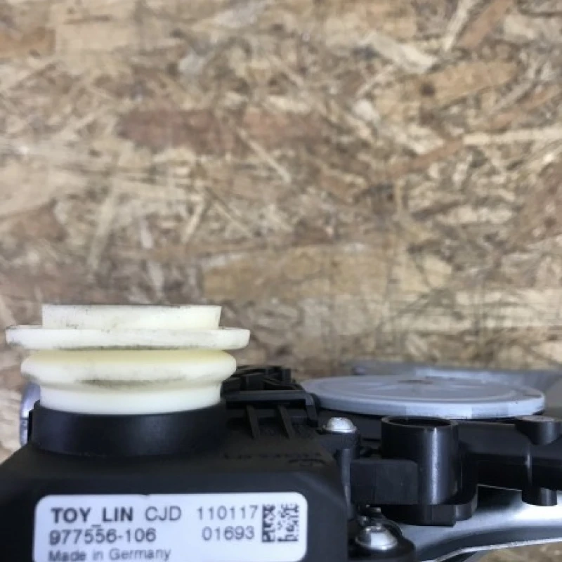 Macara geam stanga spate cu modul / Toyota Avensis T27 2010 / Caroserie, oglinzi si faruri