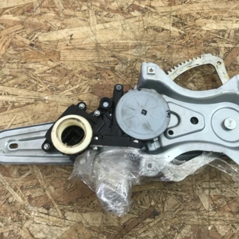 Macara geam dreapta spate cu modul Toyota Avensis T27 2010