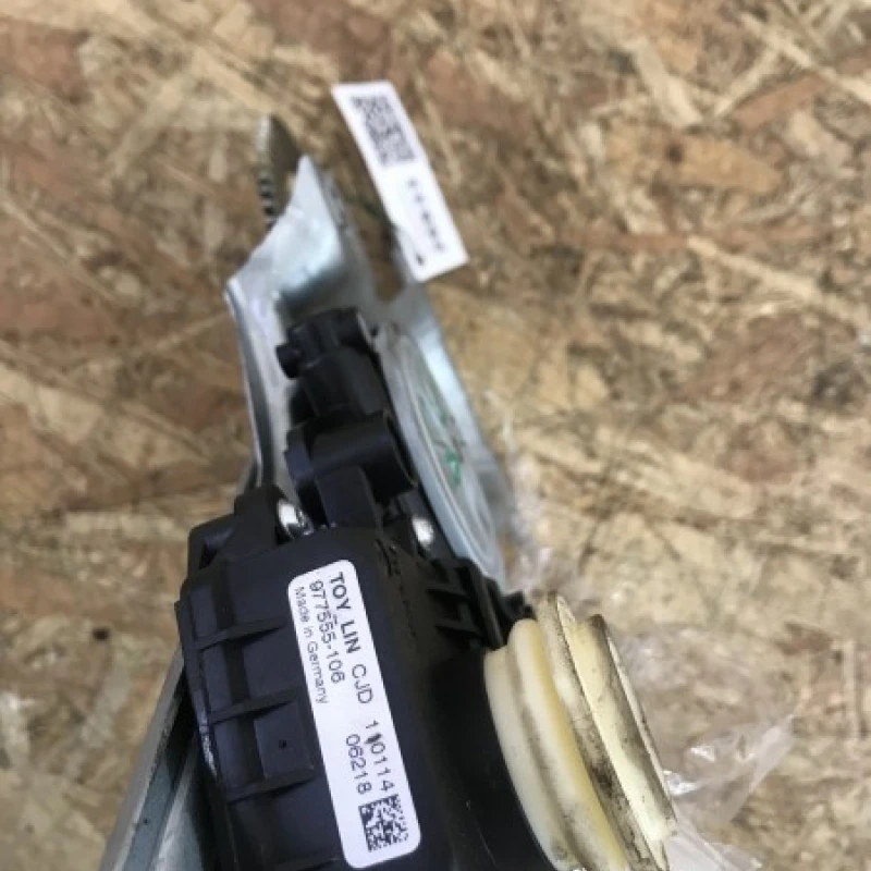 Macara geam dreapta spate cu modul / Toyota Avensis T27 2010 / Audio si electronice