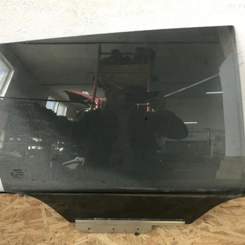 Geam dreapta spate / Toyota Avensis T27 2010 / Caroserie, oglinzi si faruri