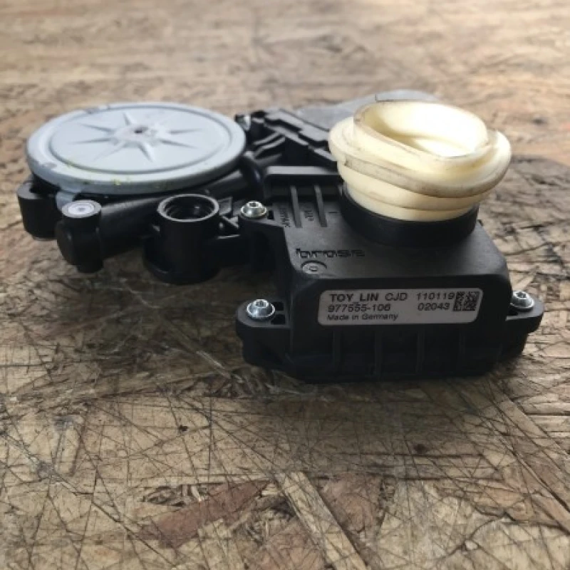 Modul cu motoras usa stanga fata Toyota 
