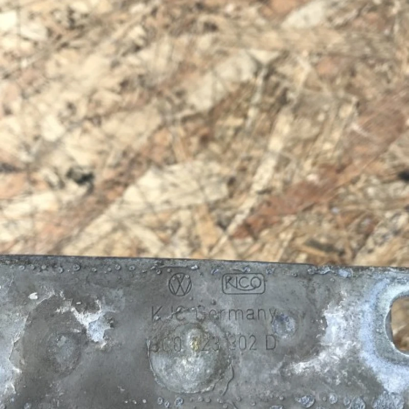 Balamale capota / Volkswagen Passat B6 2006 / Caroserie, oglinzi si faruri