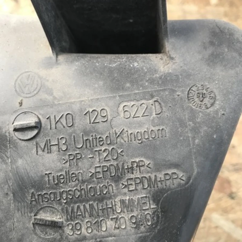 Carcasa filtru aer / Volkswagen Passat B6 2006 / Motor, racire si evacuare