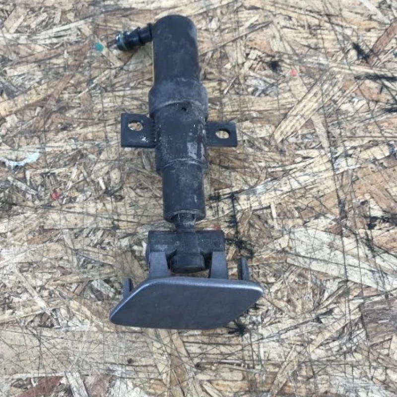 Spalator far stanga / Volkswagen Passat B6 2006 / Caroserie, oglinzi si faruri