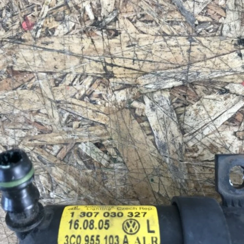 Spalator far stanga / Volkswagen Passat B6 2006 / Caroserie, oglinzi si faruri