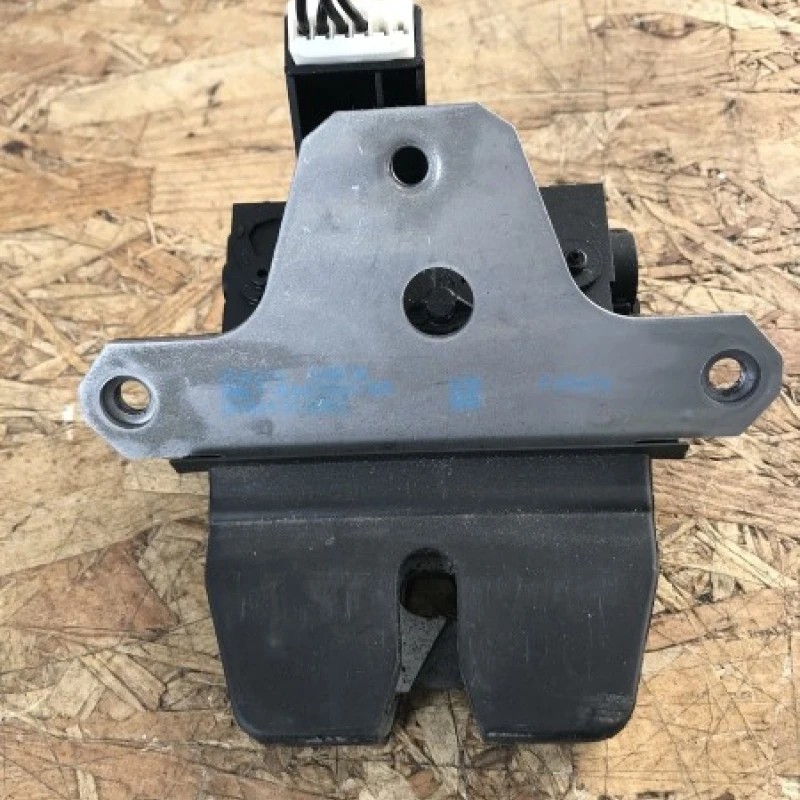 Incuietoare haion / Ford Mondeo MK4 2012 / Caroserie, oglinzi si faruri