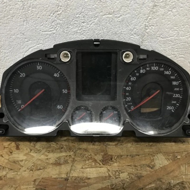 Ceas bord / Volkswagen Passat B6 2008 / Interior