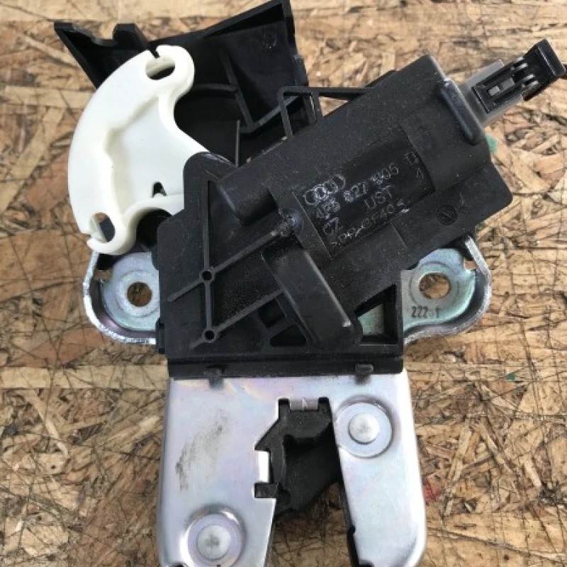 Incuietoare haion / Volkswagen Passat CC 2012 / Caroserie, oglinzi si faruri