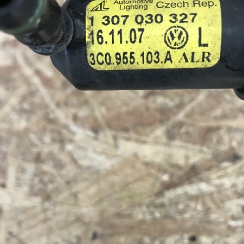 Spalator far stanga / Volkswagen Passat B6 2008 / Caroserie, oglinzi si faruri