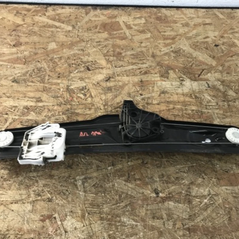 Macara geam dreapta spate BMW 