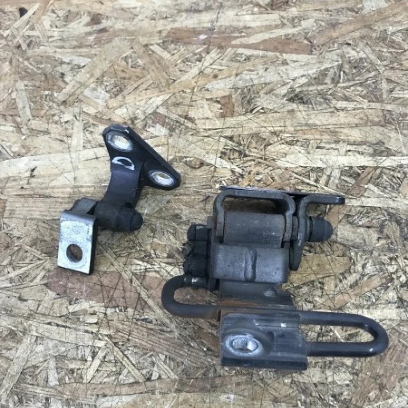 Balamale usa dreapta fata Volkswagen Passat B6 2010