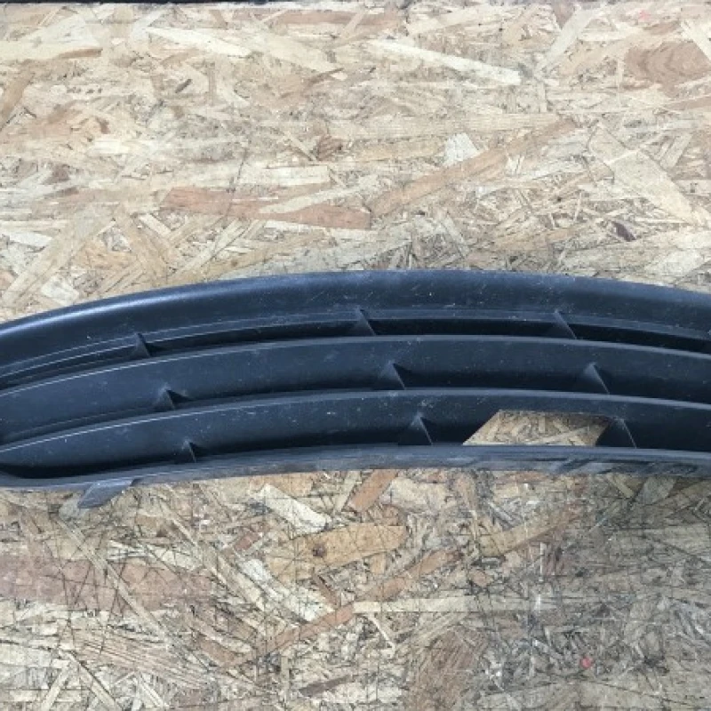 Grila bara dreapta fata / Volkswagen Passat B6 2010 / Caroserie, oglinzi si faruri