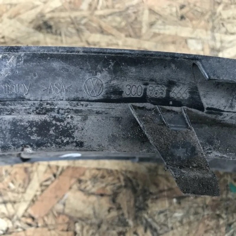 Grila bara dreapta fata / Volkswagen Passat B6 2010 / Caroserie, oglinzi si faruri