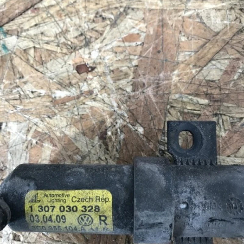 Sprituitor far dreapta / Volkswagen Passat B6 2010 / Caroserie, oglinzi si faruri