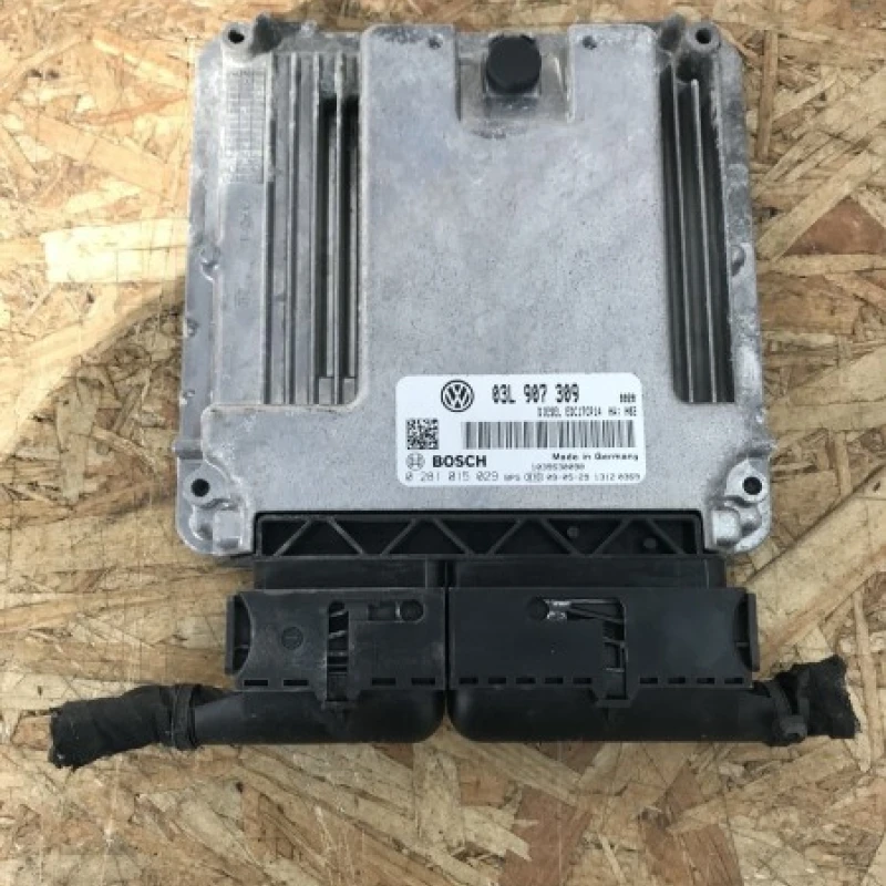 Calculator motor ECU Volkswagen 