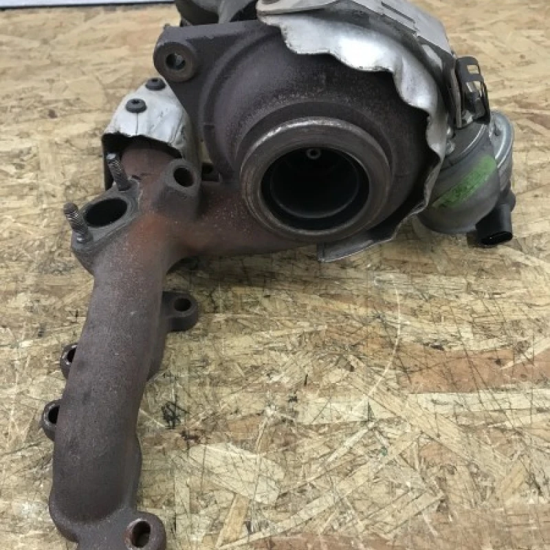 Turbosuflanta turbina / Volkswagen Golf MK6 2011 / Motor, racire si evacuare